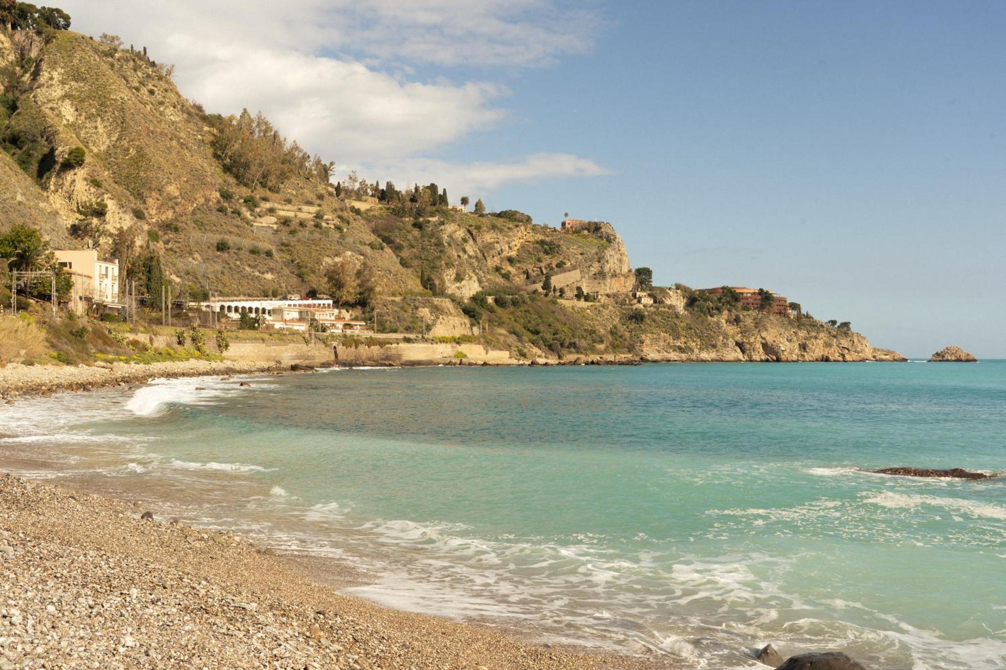 Johnny'S Suites Taormina Beach Bay Buitenkant foto