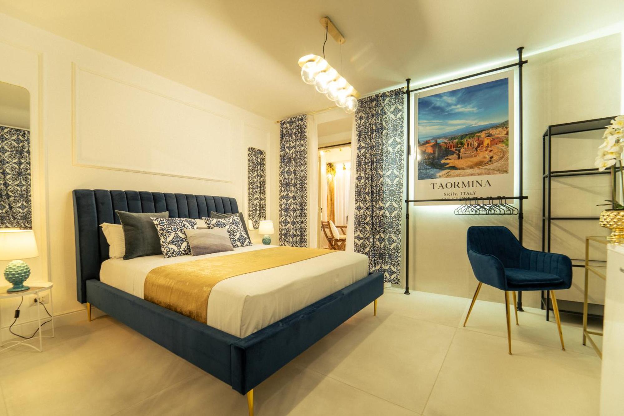 Johnny'S Suites Taormina Beach Bay Buitenkant foto