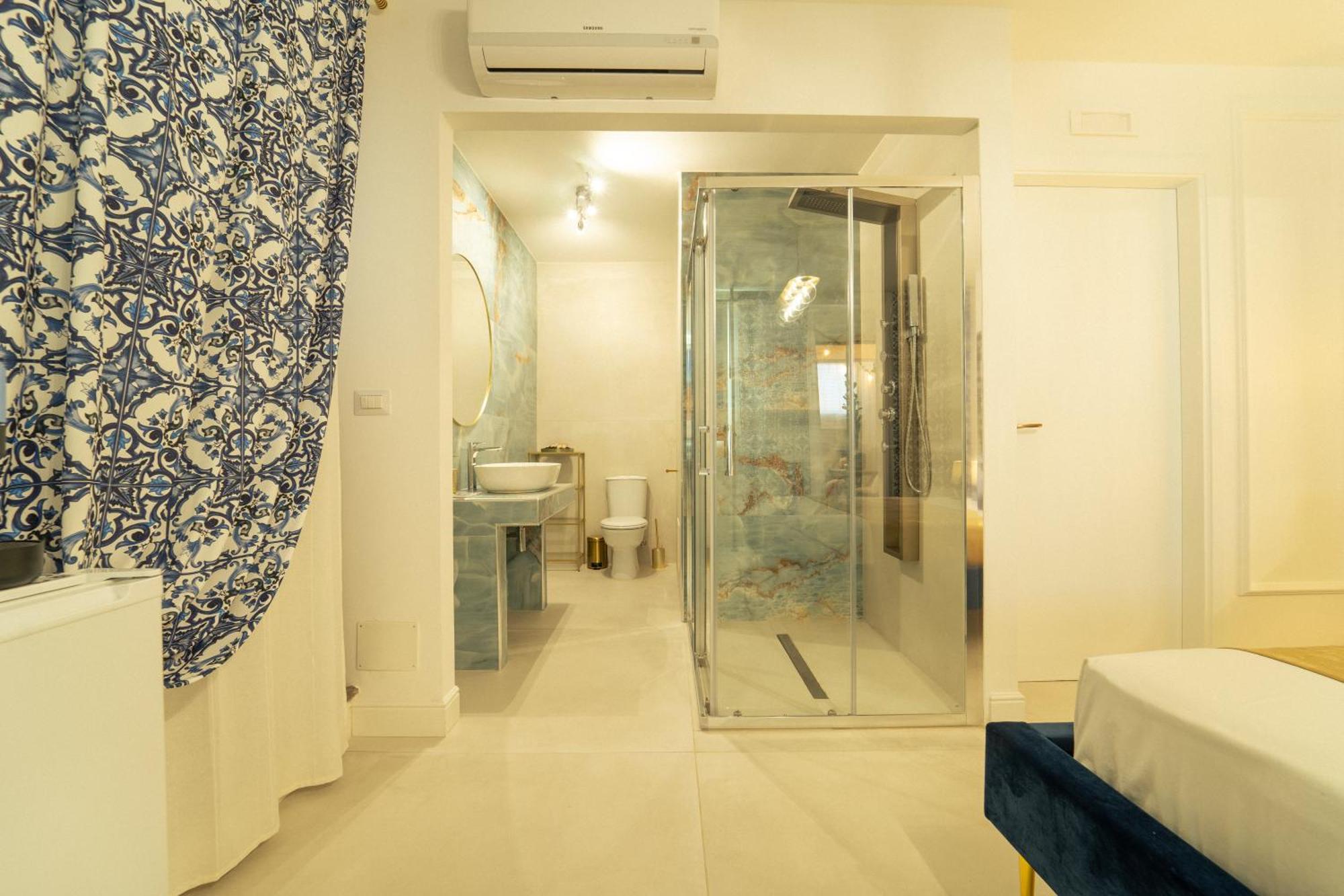 Johnny'S Suites Taormina Beach Bay Buitenkant foto