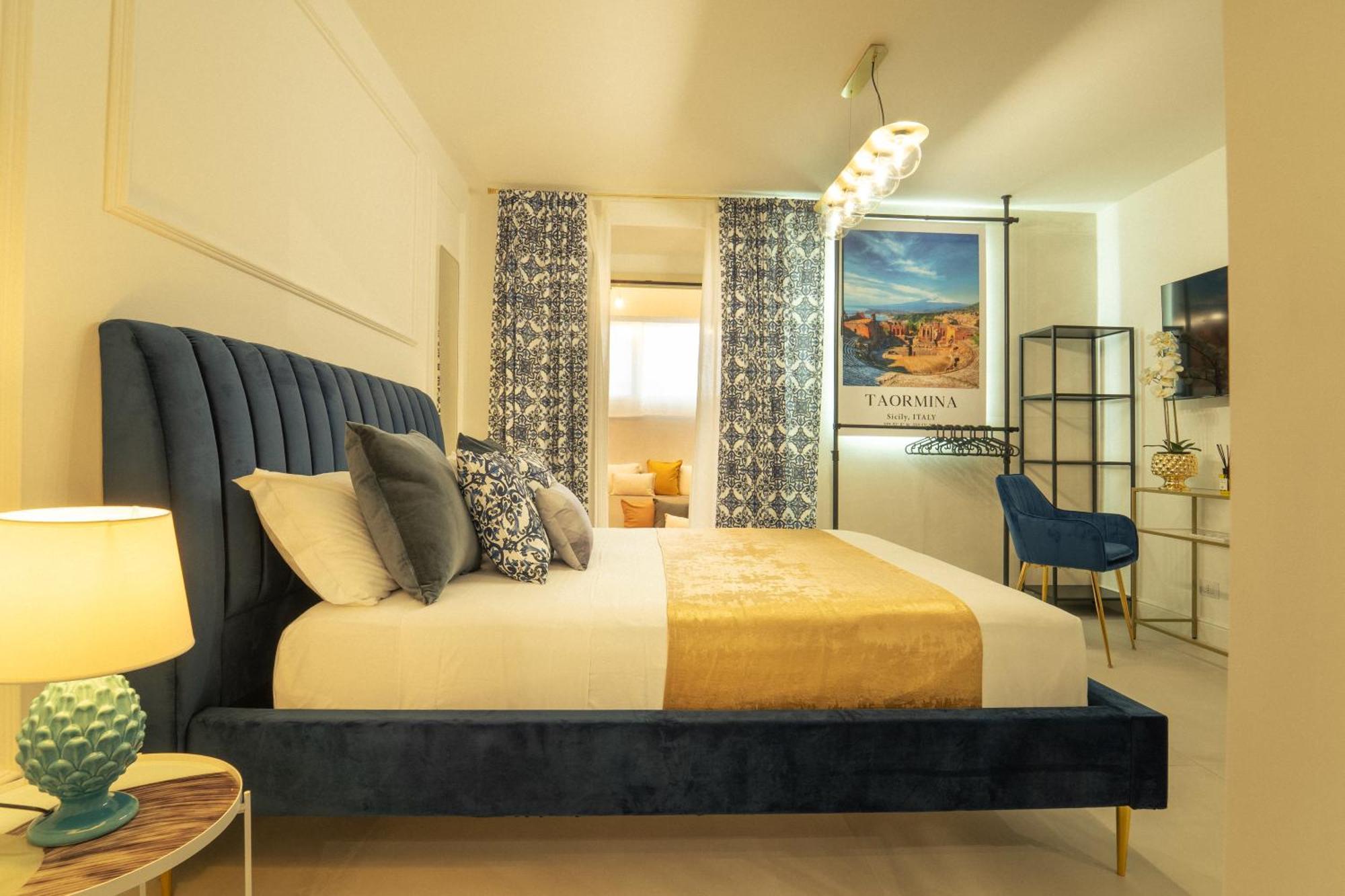 Johnny'S Suites Taormina Beach Bay Buitenkant foto