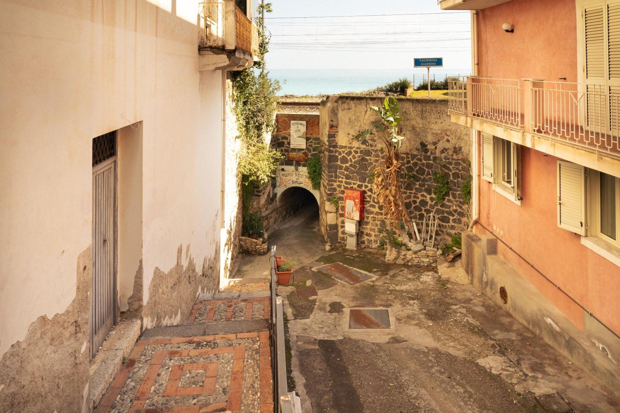 Johnny'S Suites Taormina Beach Bay Buitenkant foto