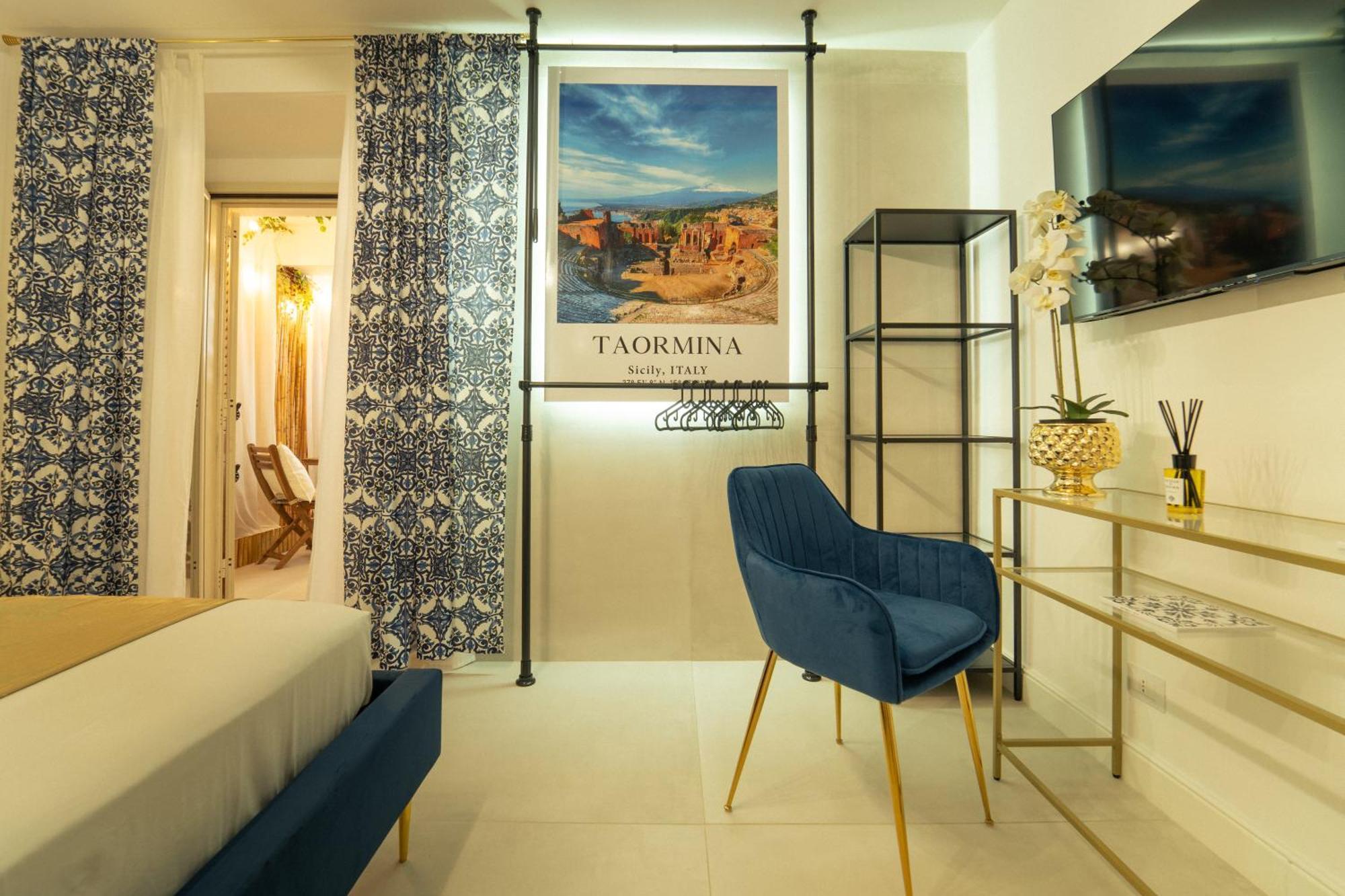 Johnny'S Suites Taormina Beach Bay Buitenkant foto
