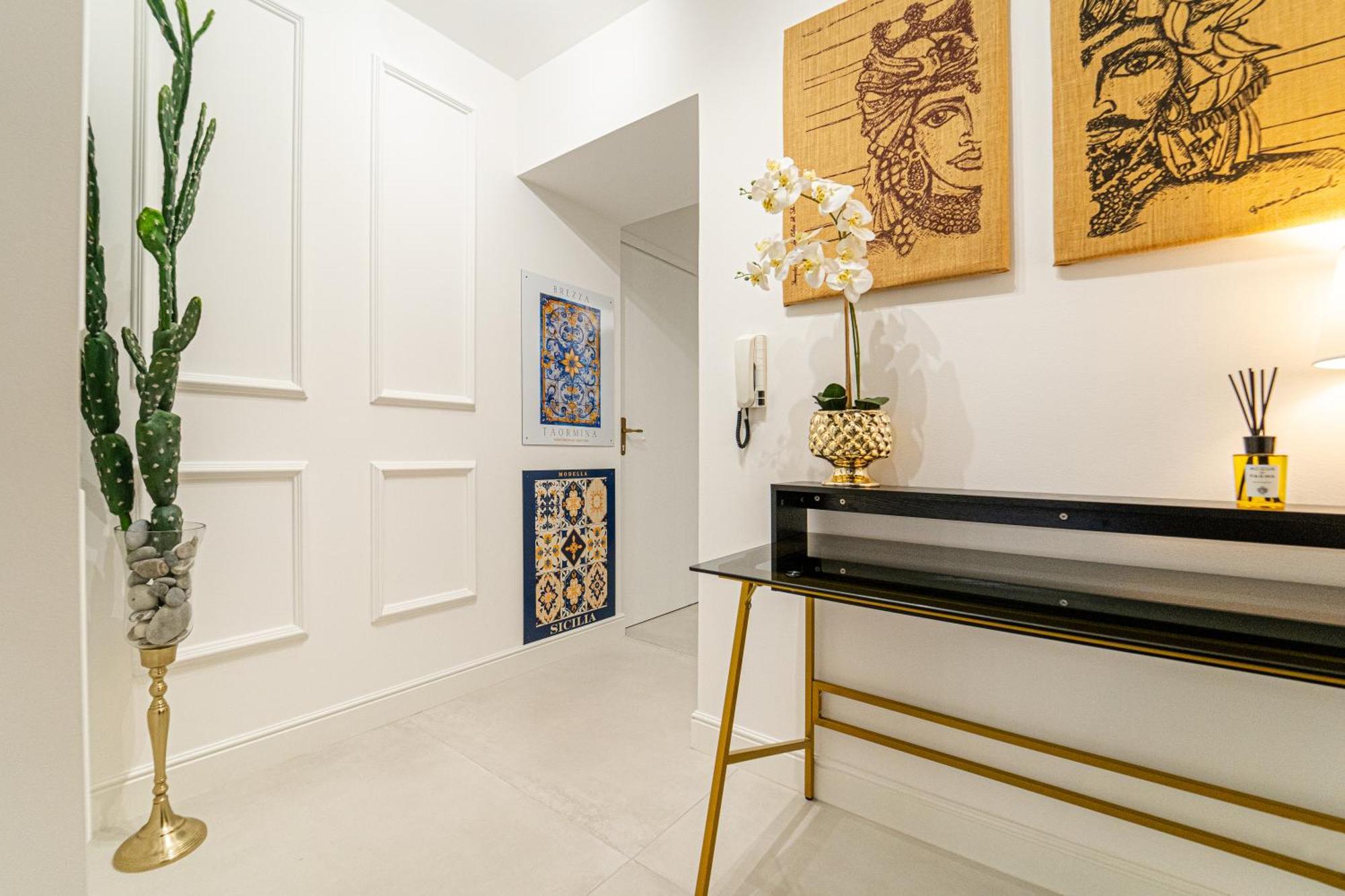 Johnny'S Suites Taormina Beach Bay Buitenkant foto