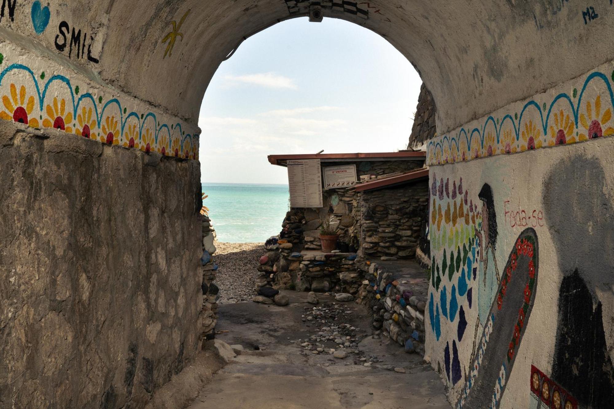 Johnny'S Suites Taormina Beach Bay Buitenkant foto